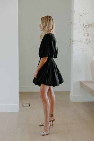 
            
                Load image into Gallery viewer, Seraphina Black Dress
            
        