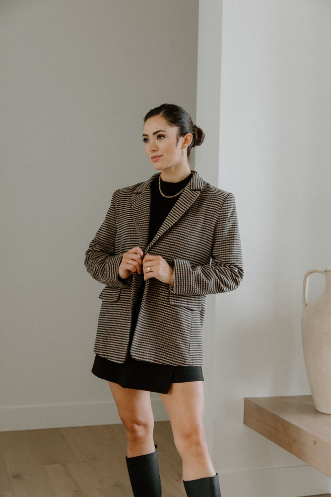 
            
                Load image into Gallery viewer, Elle Plaid Blazer
            
        