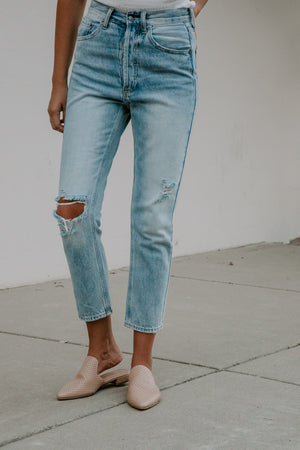 
            
                Load image into Gallery viewer, Avery Boyfriend Jeans
            
        