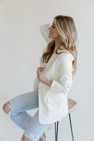 
            
                Load image into Gallery viewer, AUGUST APPAREL - Becca Classic Blazer
            
        