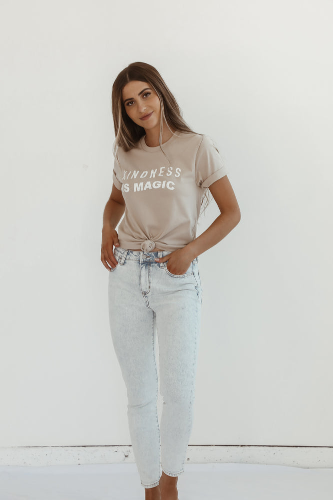
            
                Load image into Gallery viewer, Vintage Wash Mom Jeans
            
        
